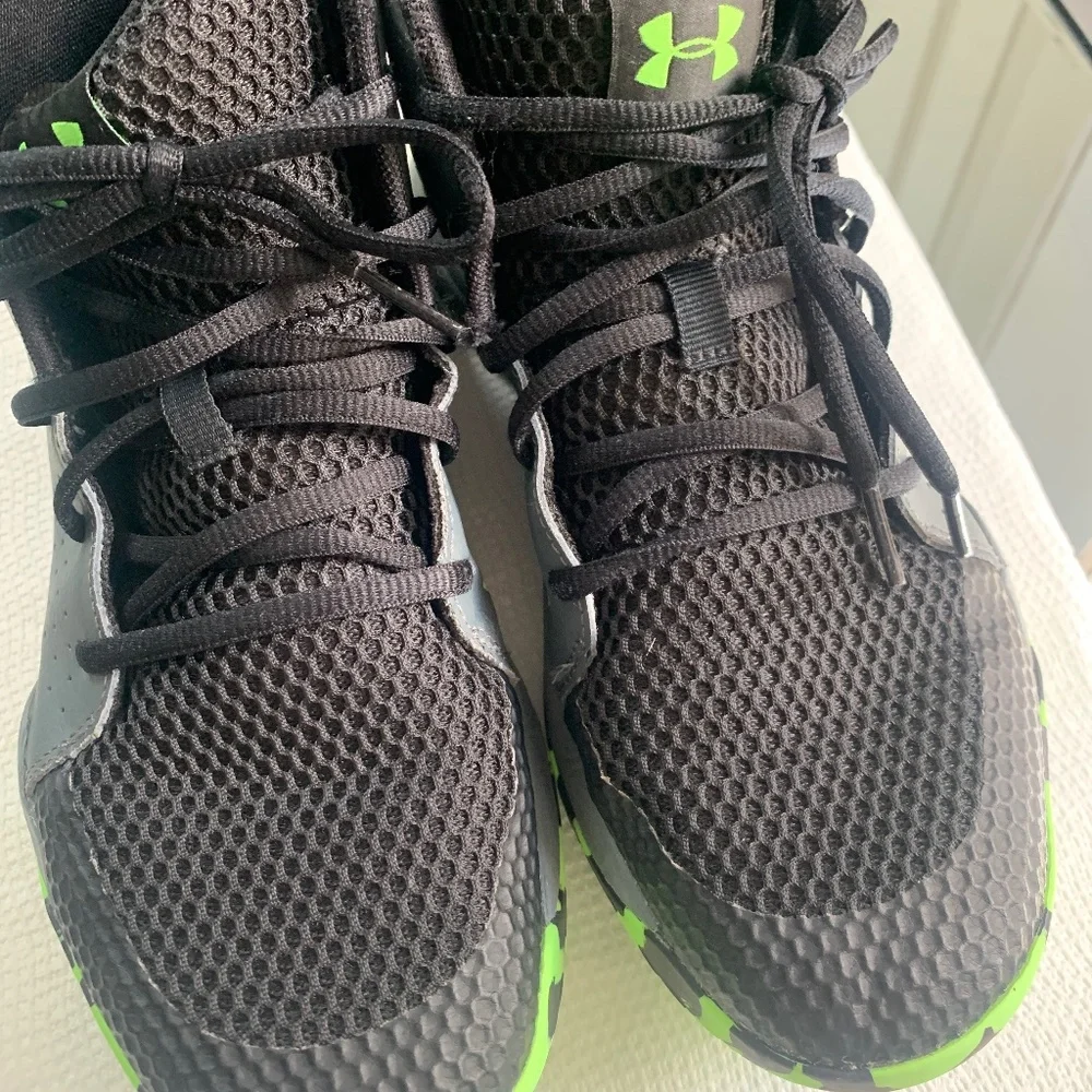Under Armour- Black & Neon Green Jet 2019-Boys 7 Y